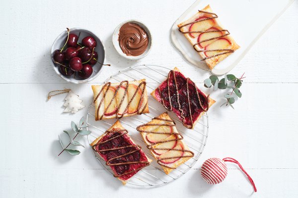 UPSIDE-DOWN PLUM OR CHERRY TARTE WITH NUTELLA DRIZZLE