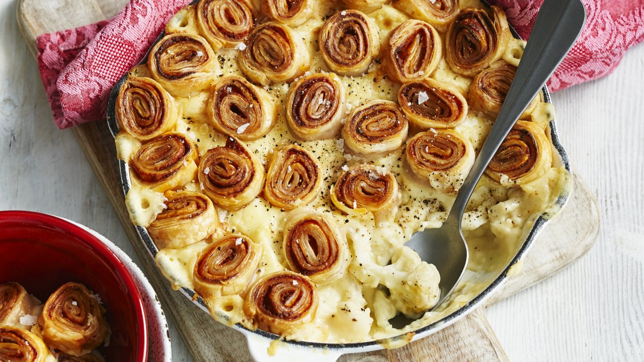 cauliflower cheese spiral-top pie